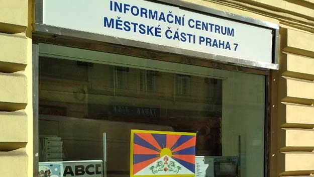 Vlajky pro Tibet v Praze 7