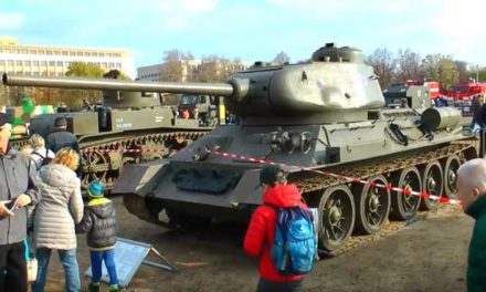 Vojenská technika na Letenské pláni ke 100. výročí republiky