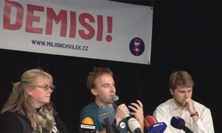Záznam tiskovky Milionu chvilek před demonstrací na Letné