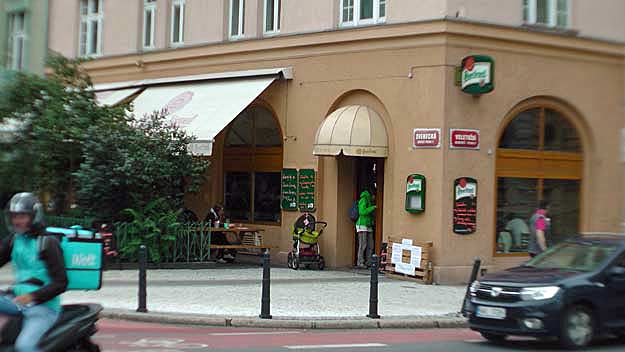 Restaurace daruje denně teplé obědy seniorům